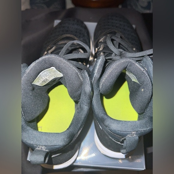 Under Armour football cleats black/white size 8 Mens. Good Condition - Picture 5 of 8